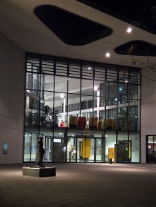 Die Bibliothek bei Nacht